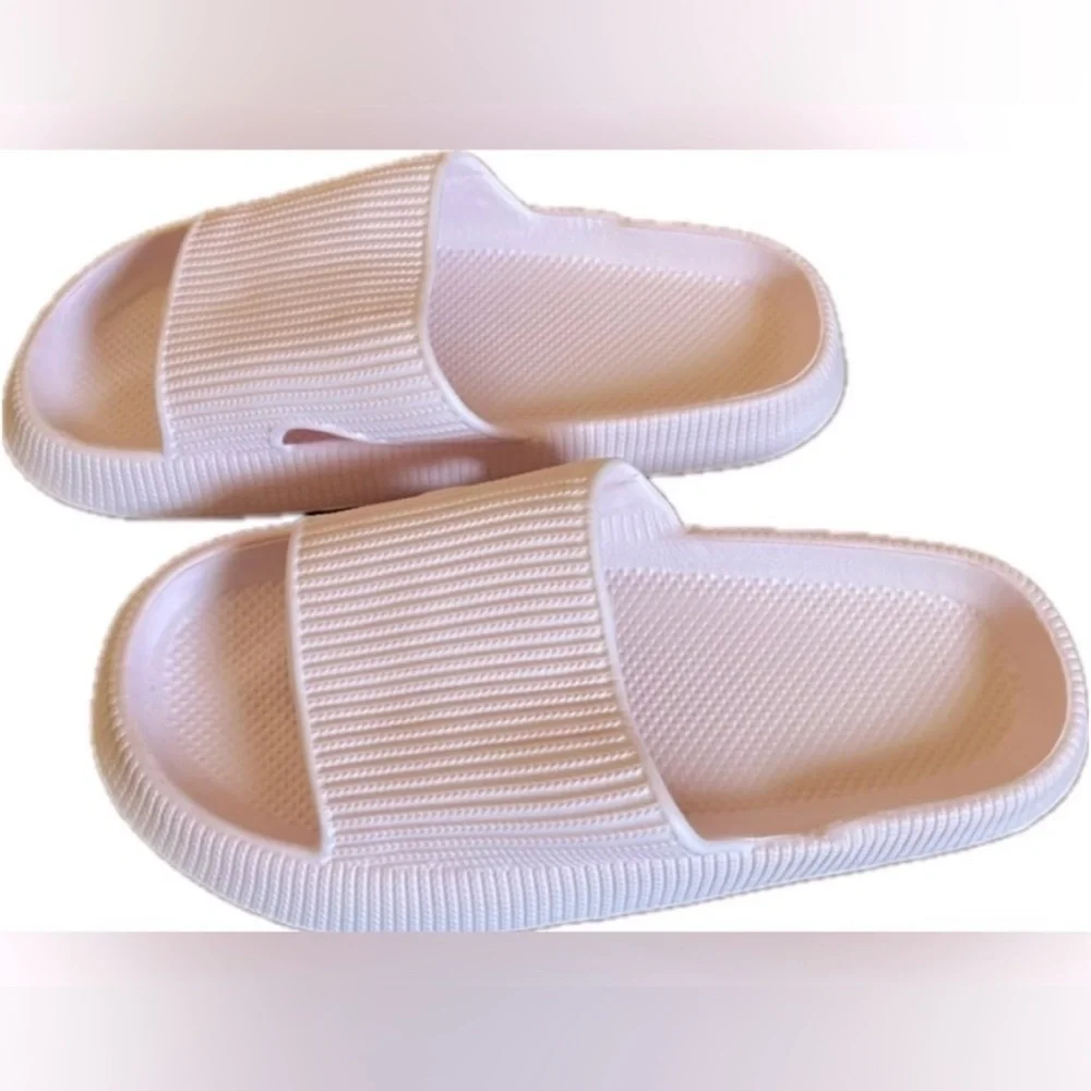 Pink Textured Slide Sandals. Comfortable and cute. Women’s size 8.5